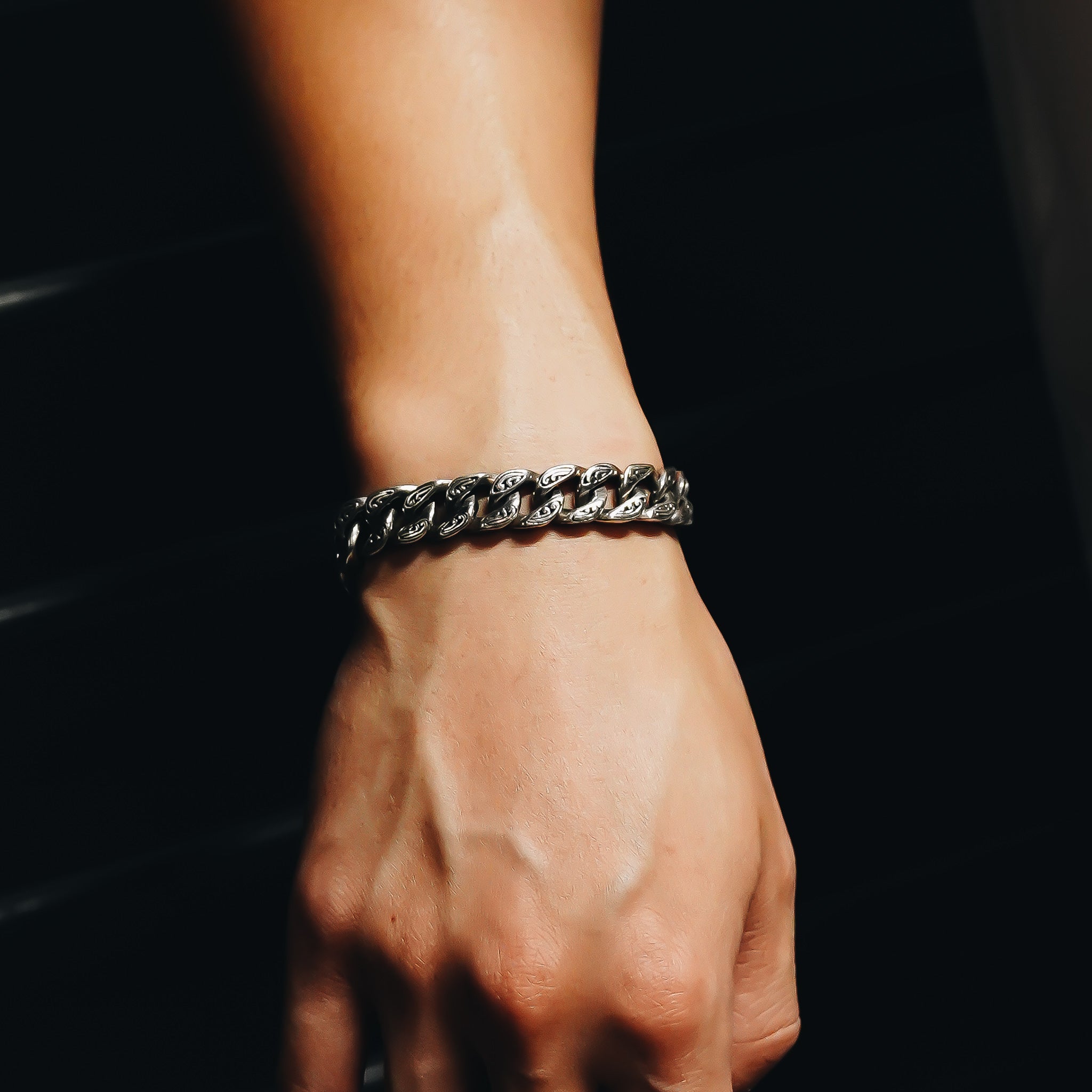 Curb Link Chain Bracelet in Platinum, 7”